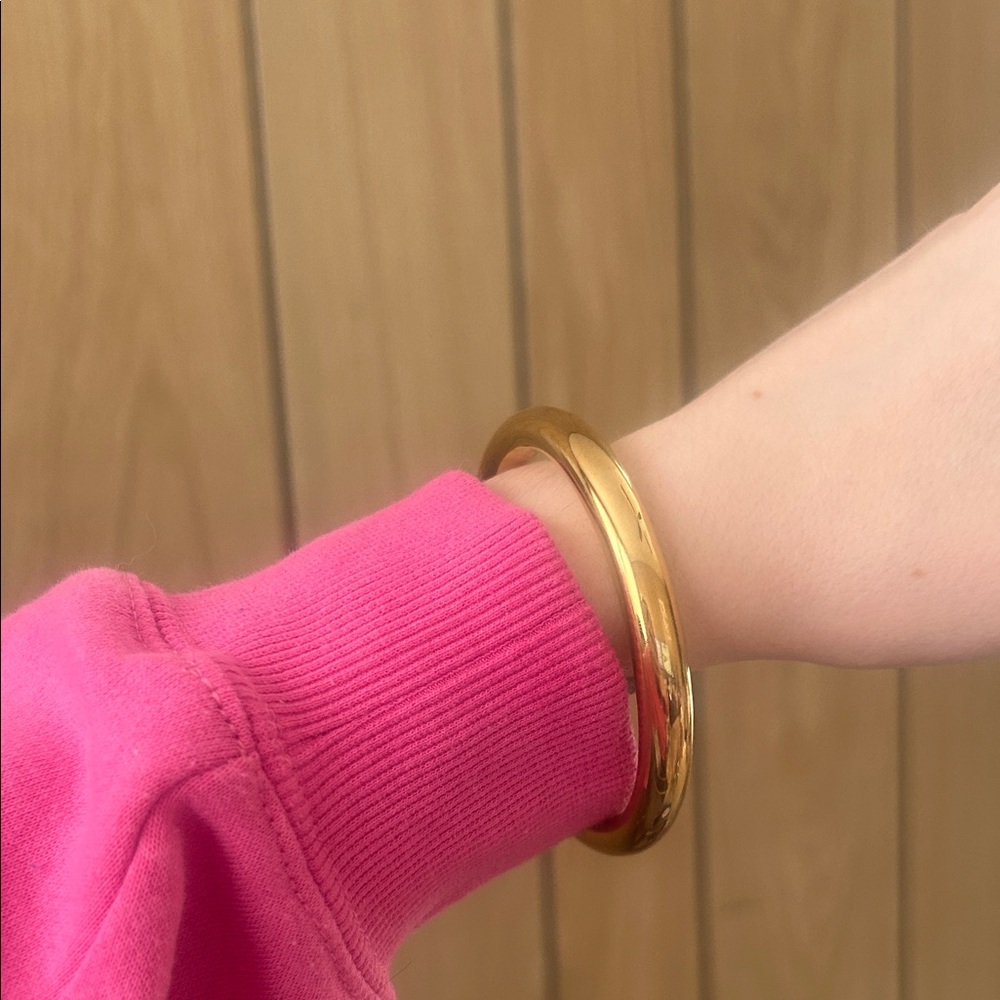 Gold bangle bracelet